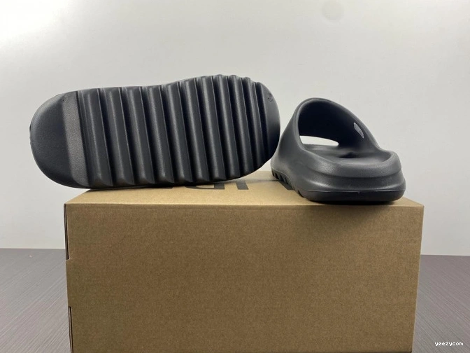 Adidas HQ6448 Slide Yeezy Onyx 0918